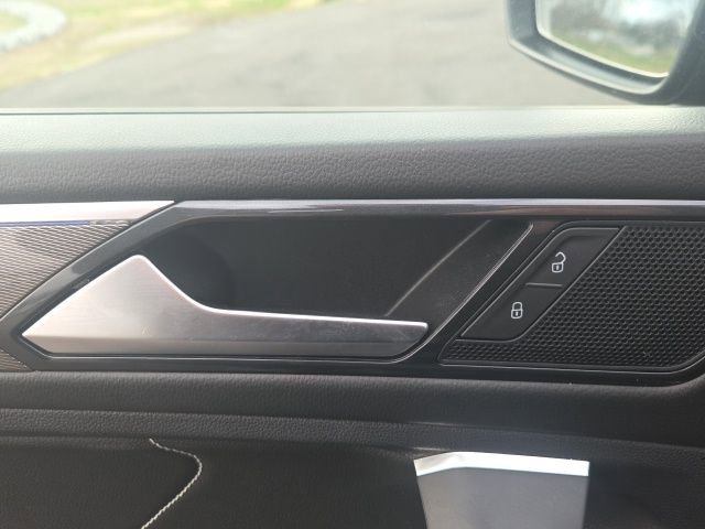 Used 2023 Volkswagen Tiguan SE R-Line image 23