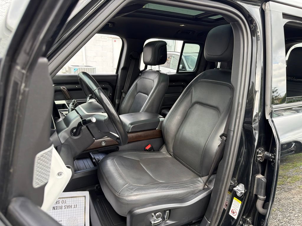 Used 2023 Land Rover Defender 130 SE AWD/4WD image 30