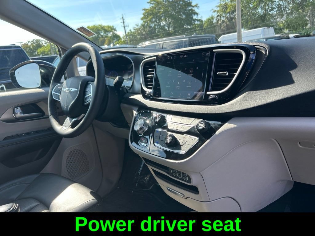 Used 2024 Chrysler Pacifica Touring-L FWD image 24