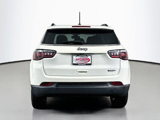 Used 2018 Jeep Compass Latitude FWD image 16