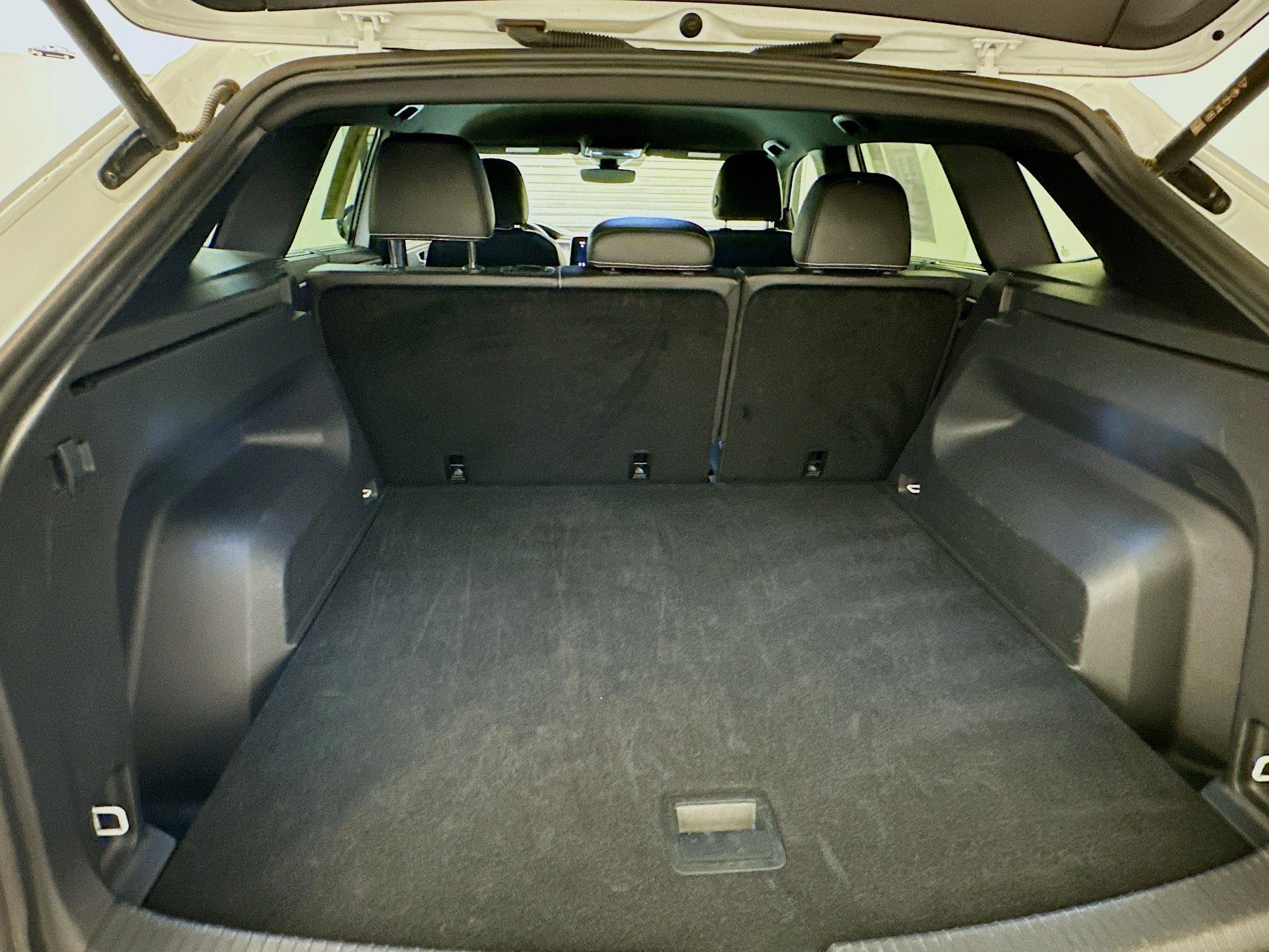 Used 2024 Volkswagen Atlas Cross Sport SE image 30