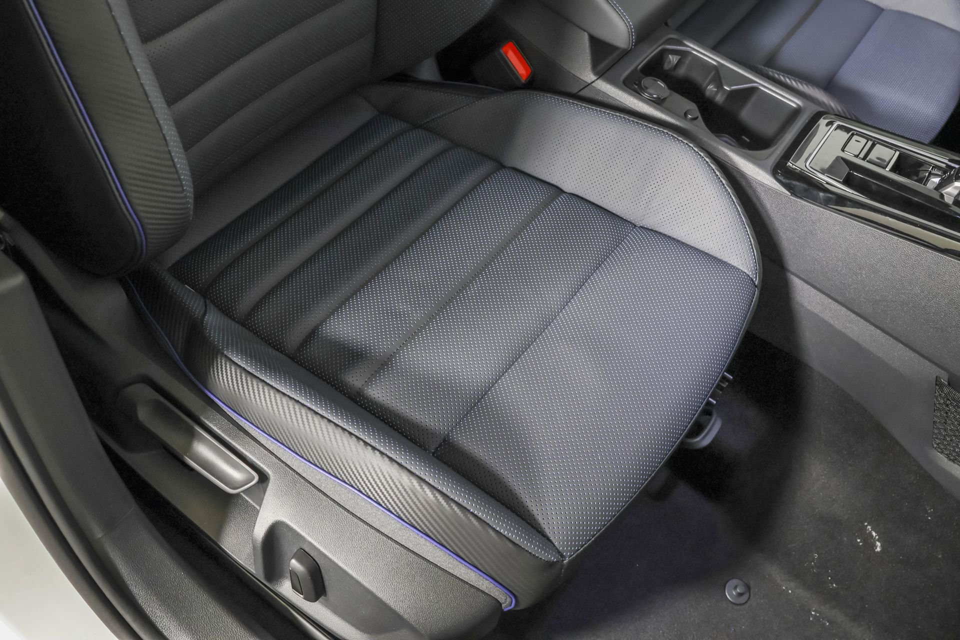 New 2026 Volkswagen Golf 2.0T image 45