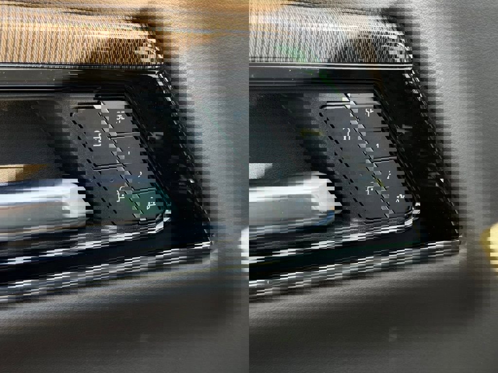 Used 2025 GMC Yukon Elevation w/ Elevation Premium Package image 25