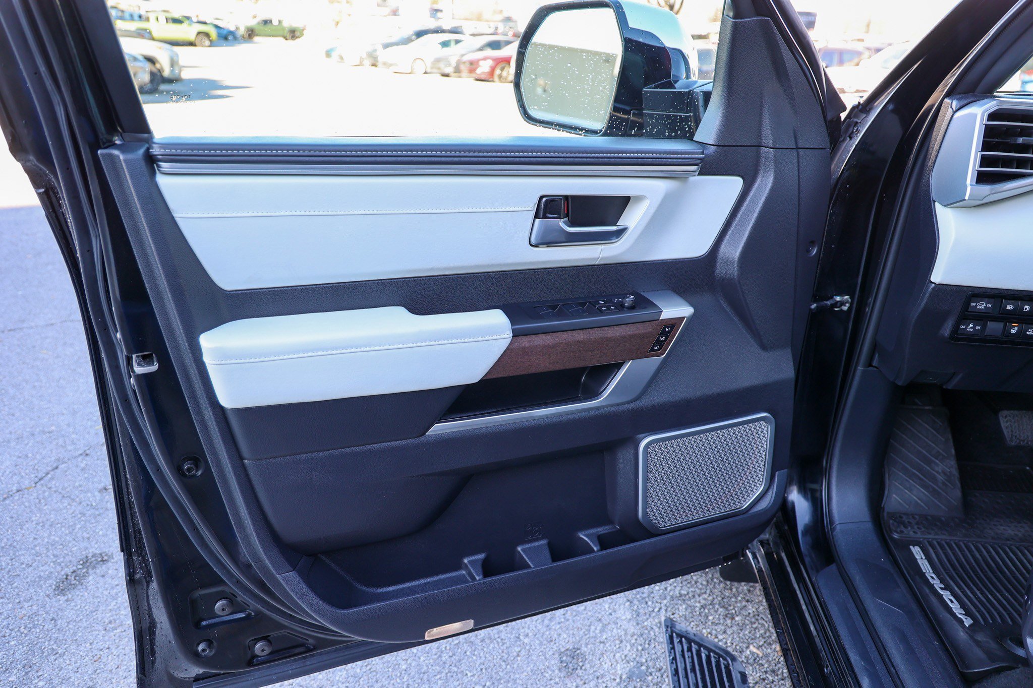 Used 2023 Toyota Sequoia Capstone image 33