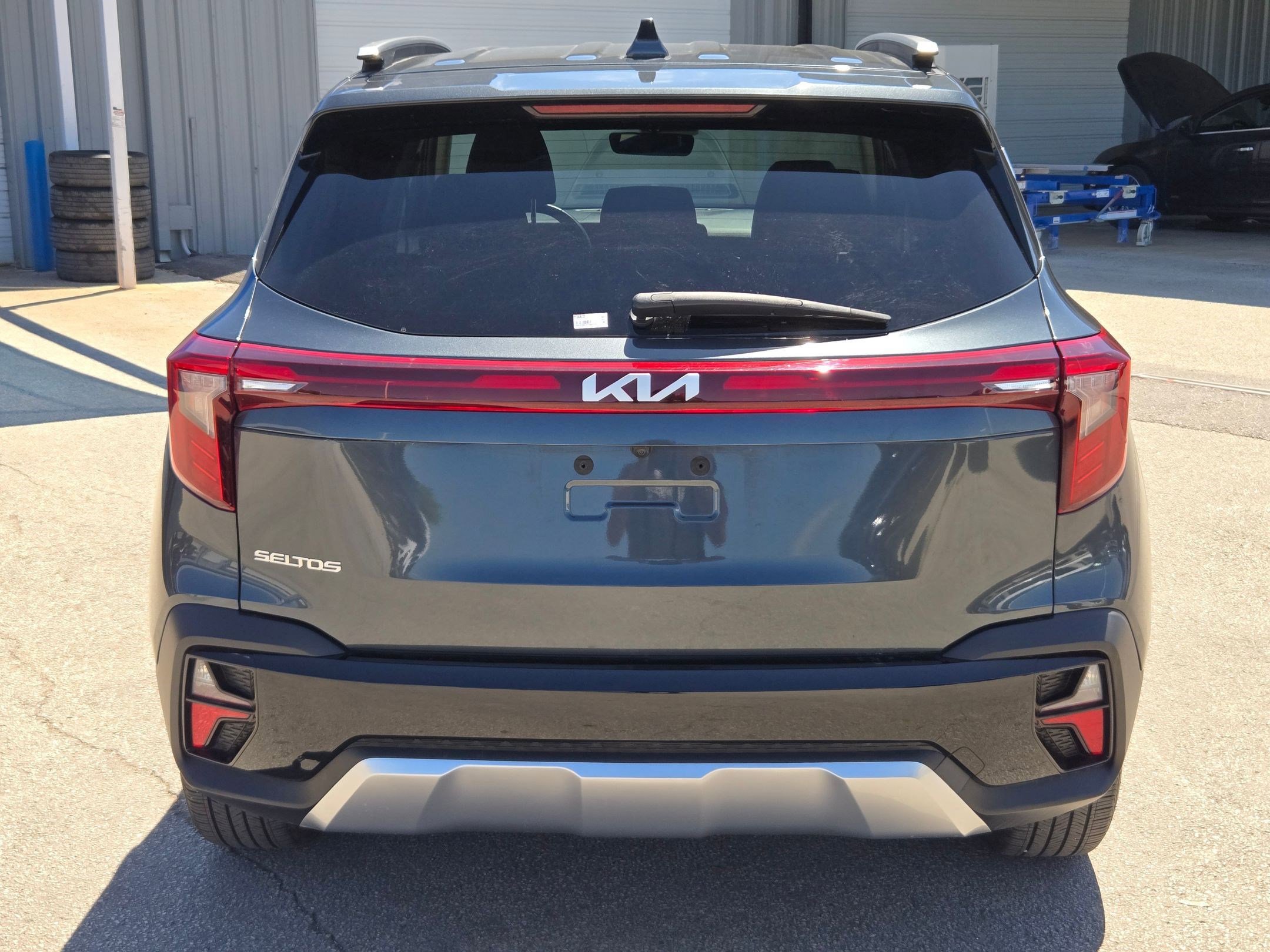 Used 2024 Kia Seltos EX FWD image 4