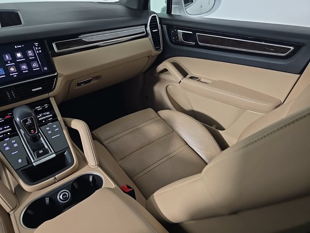 Certified 2023 Porsche Cayenne Platinum Edition AWD/4WD image 24