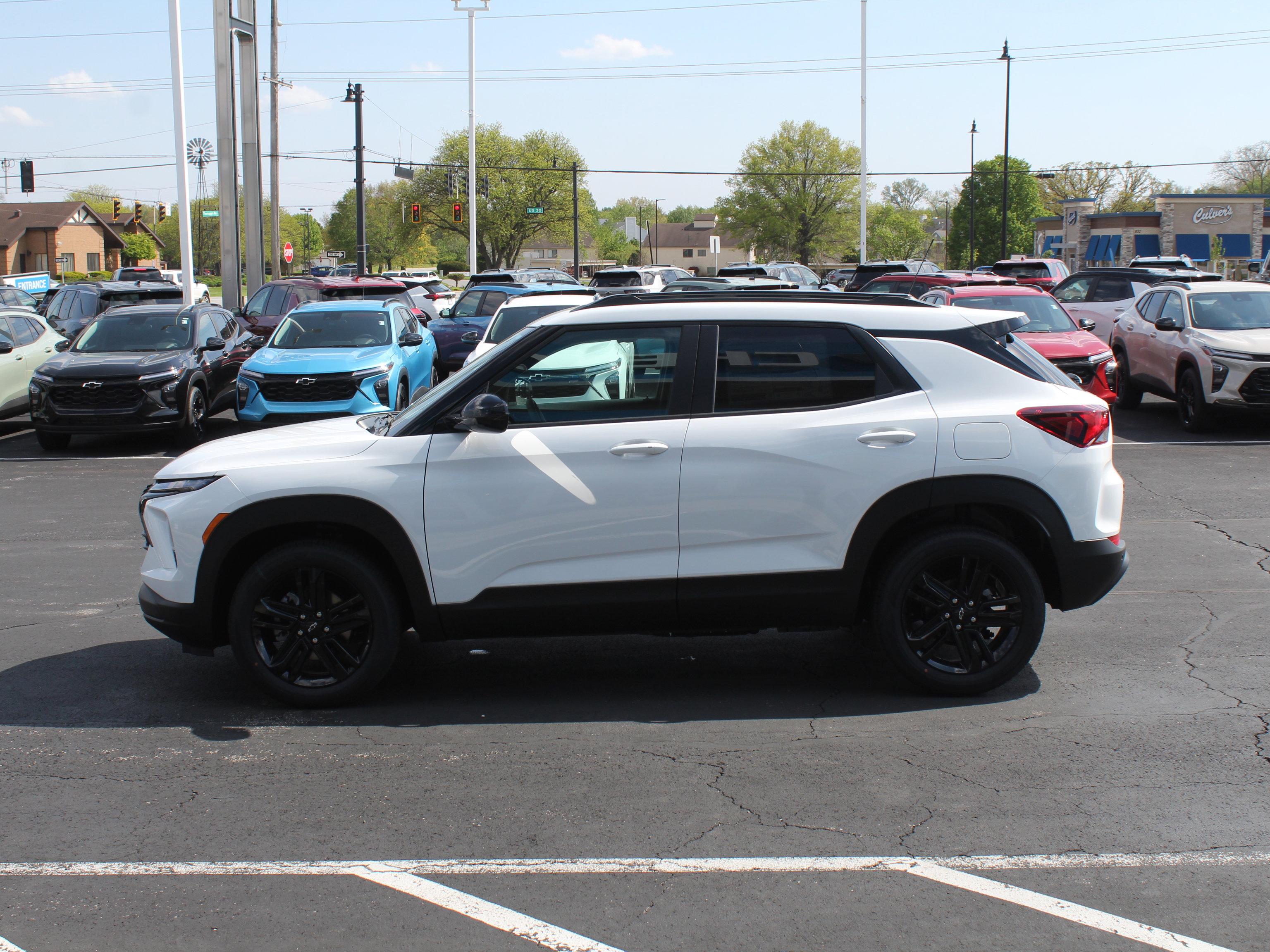 New 2026 Chevrolet TrailBlazer LT w/ Midnight Edition AWD/4WD image 6