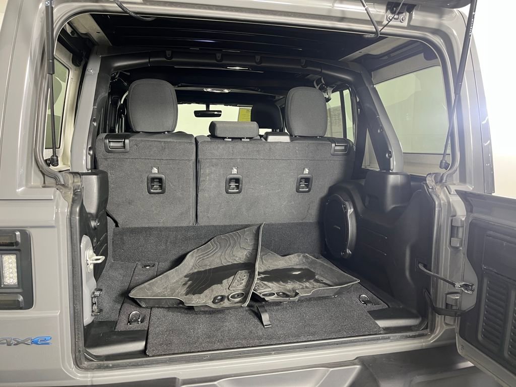 Used 2023 Jeep Wrangler Unlimited w/ Sun & Screen Package image 22