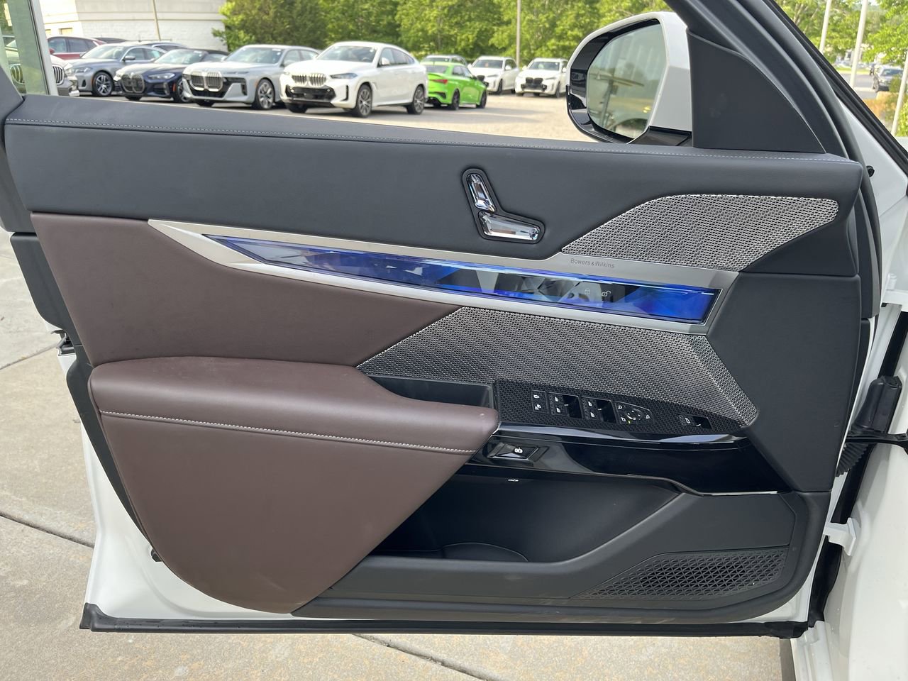 Used 2025 BMW 740i w/ Premium Package RWD image 19