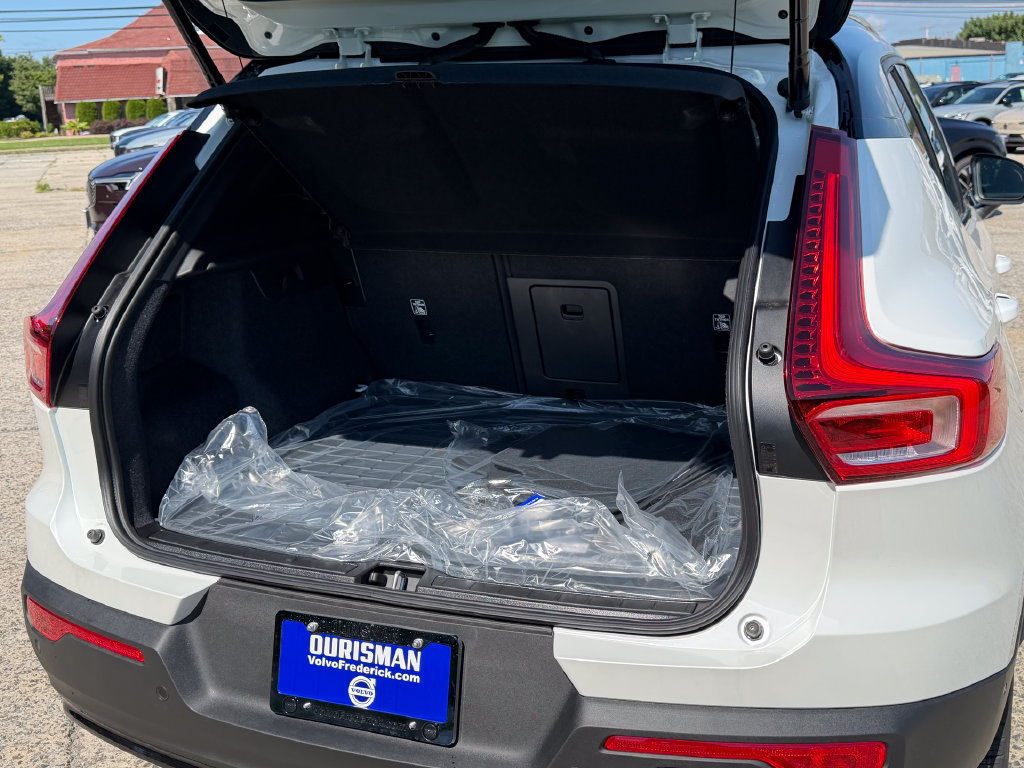 New 2026 Volvo XC40 B5 Ultra w/ Protection Package Premier AWD/4WD image 13
