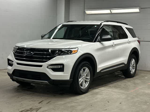 Used 2024 Ford Explorer XLT w/ Equipment Group 202A AWD/4WD image 1