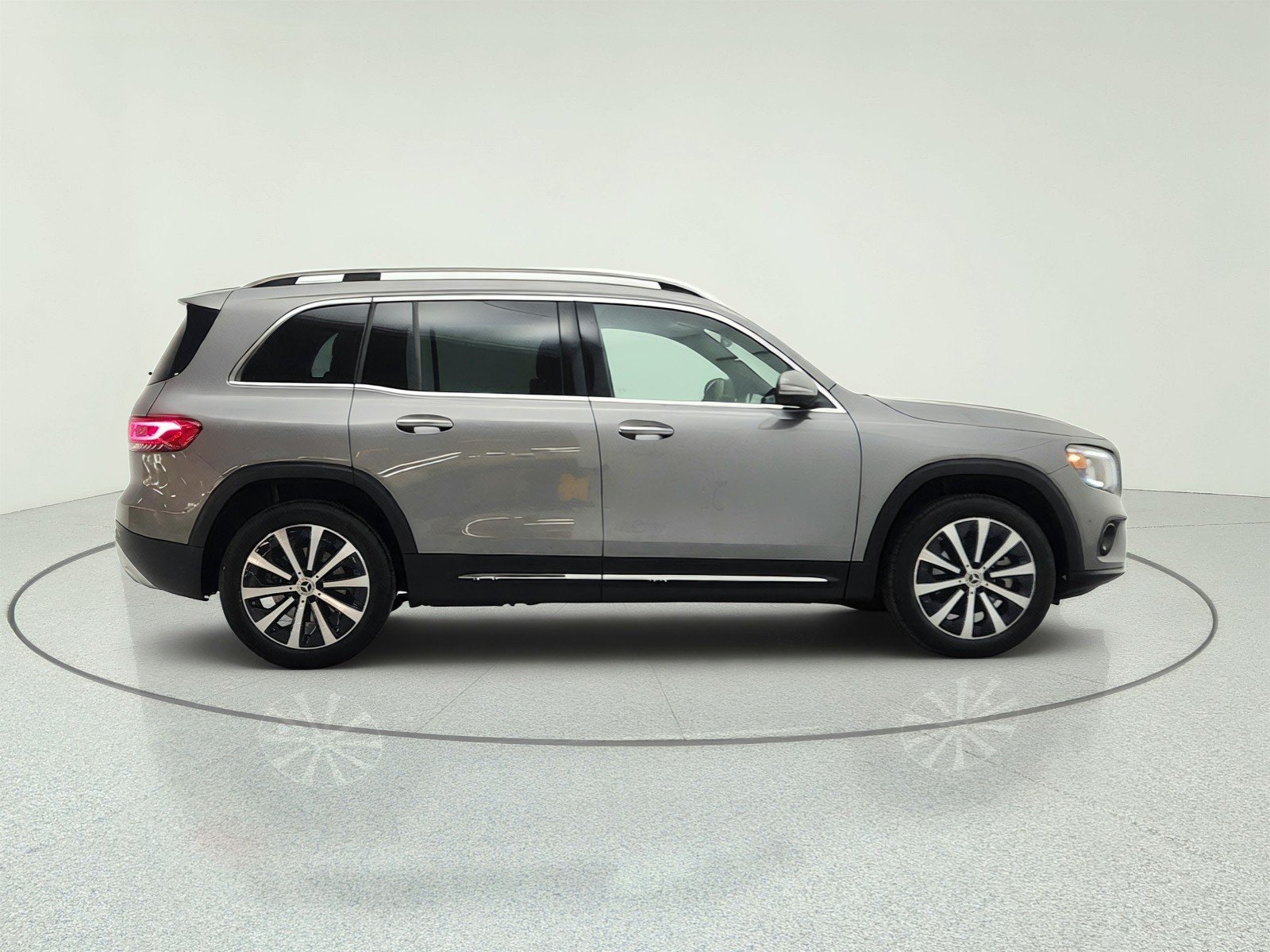 Used 2023 Mercedes-Benz GLB 250 image 4
