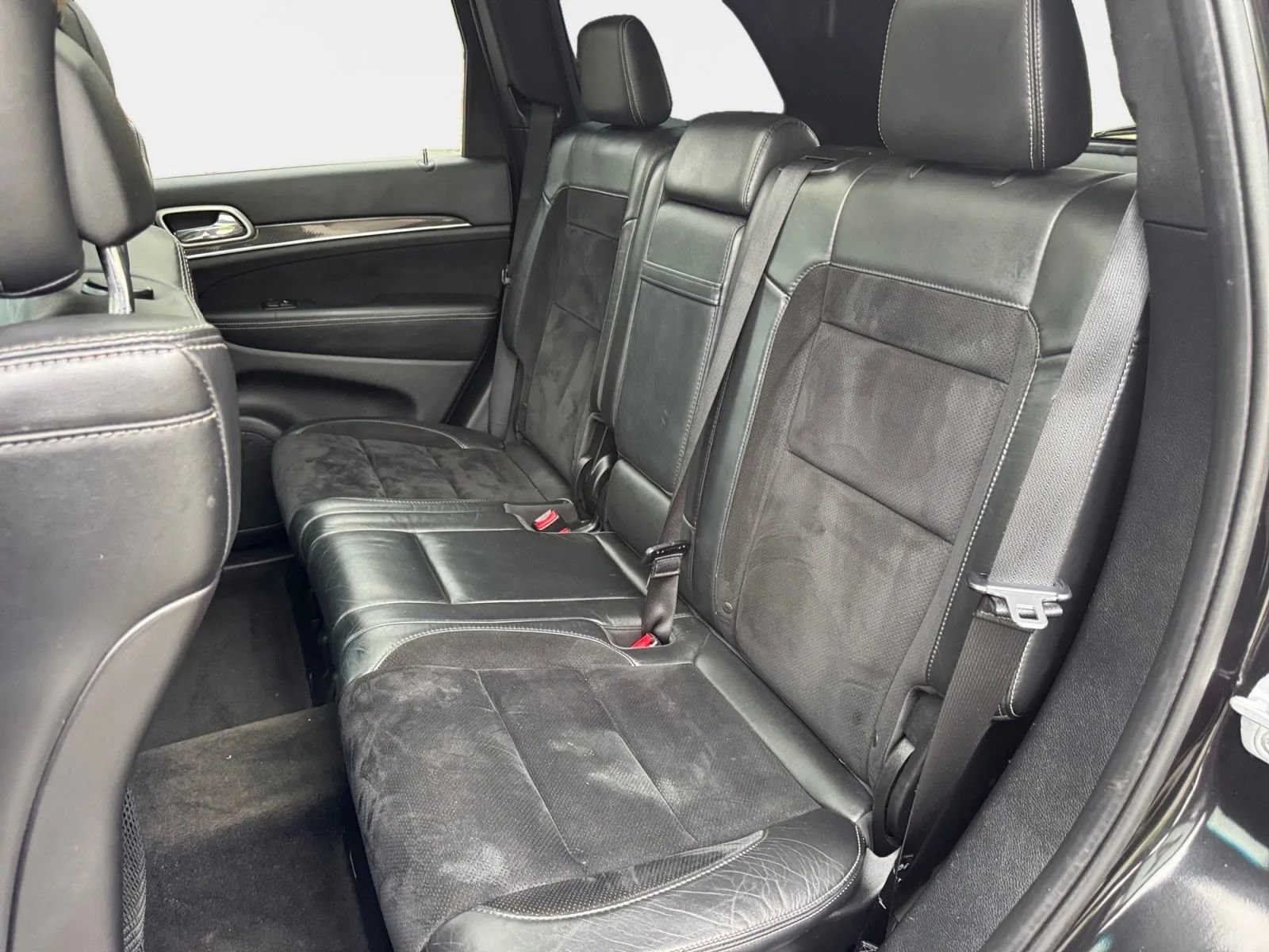 Used 2012 Jeep Grand Cherokee SRT8 w/ Luxury Group II AWD/4WD image 11