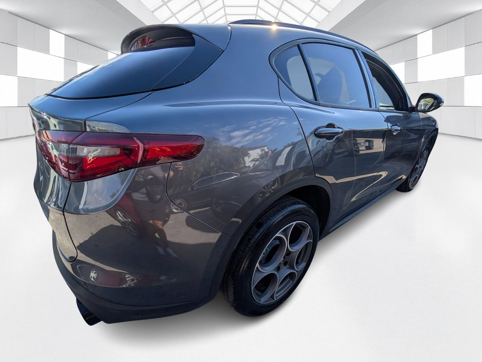 Used 2023 Alfa Romeo Stelvio Sprint image 6