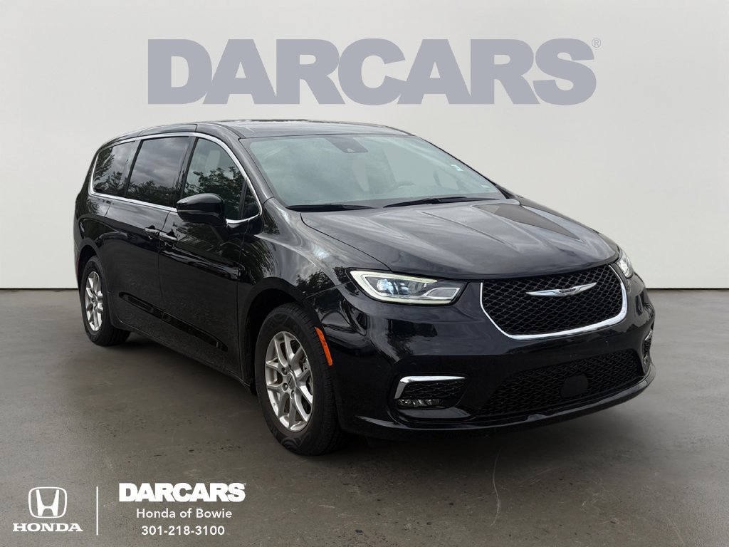 Used 2025 Chrysler Pacifica Select FWD image 1