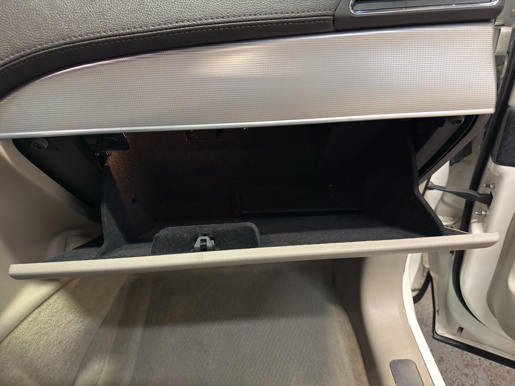 Used 2012 Lincoln MKX AWD image 23