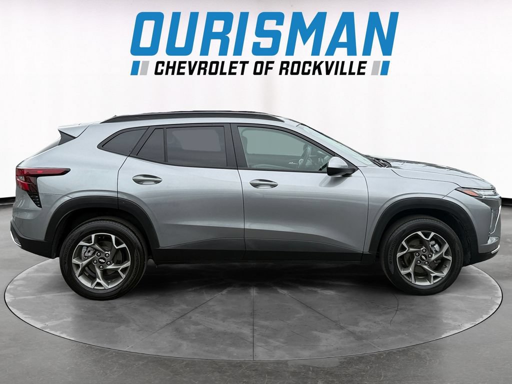 Used 2025 Chevrolet Trax LT w/ LT Convenience Package FWD image 7