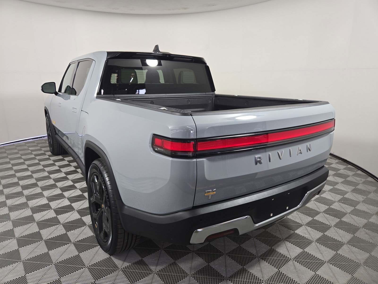 Used 2023 Rivian R1T Adventure AWD/4WD image 3