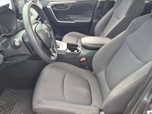 Used 2019 Toyota RAV4 LE FWD image 15