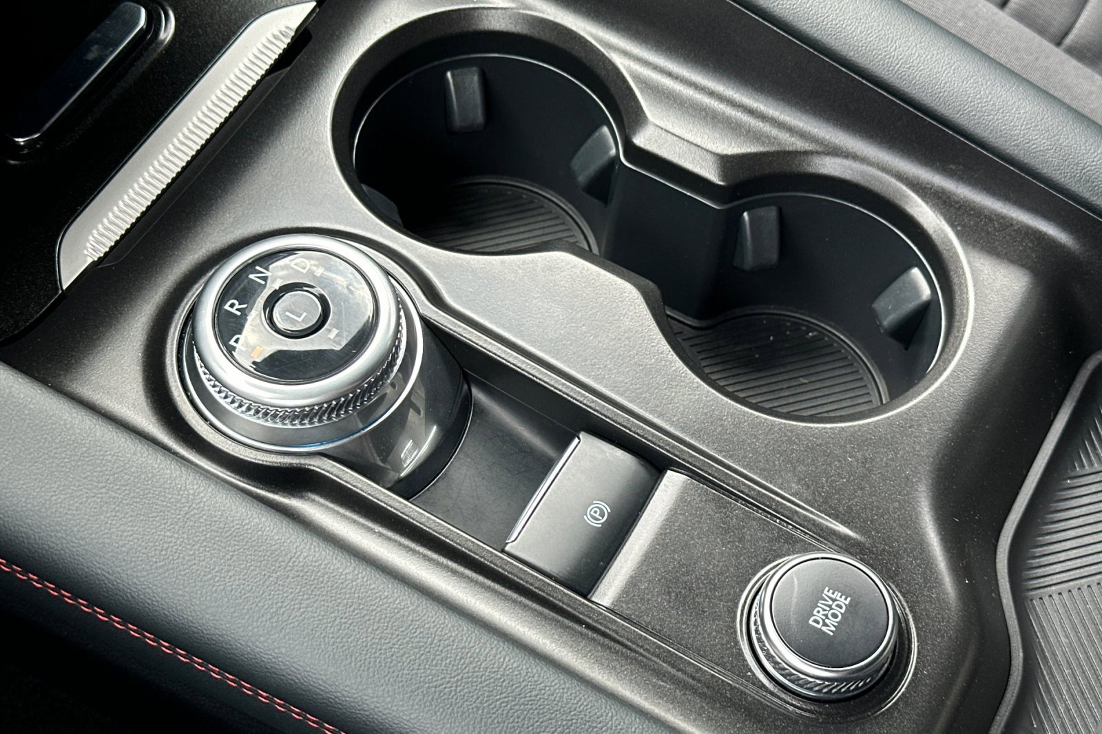 Used 2025 Ford Explorer ST-Line image 23