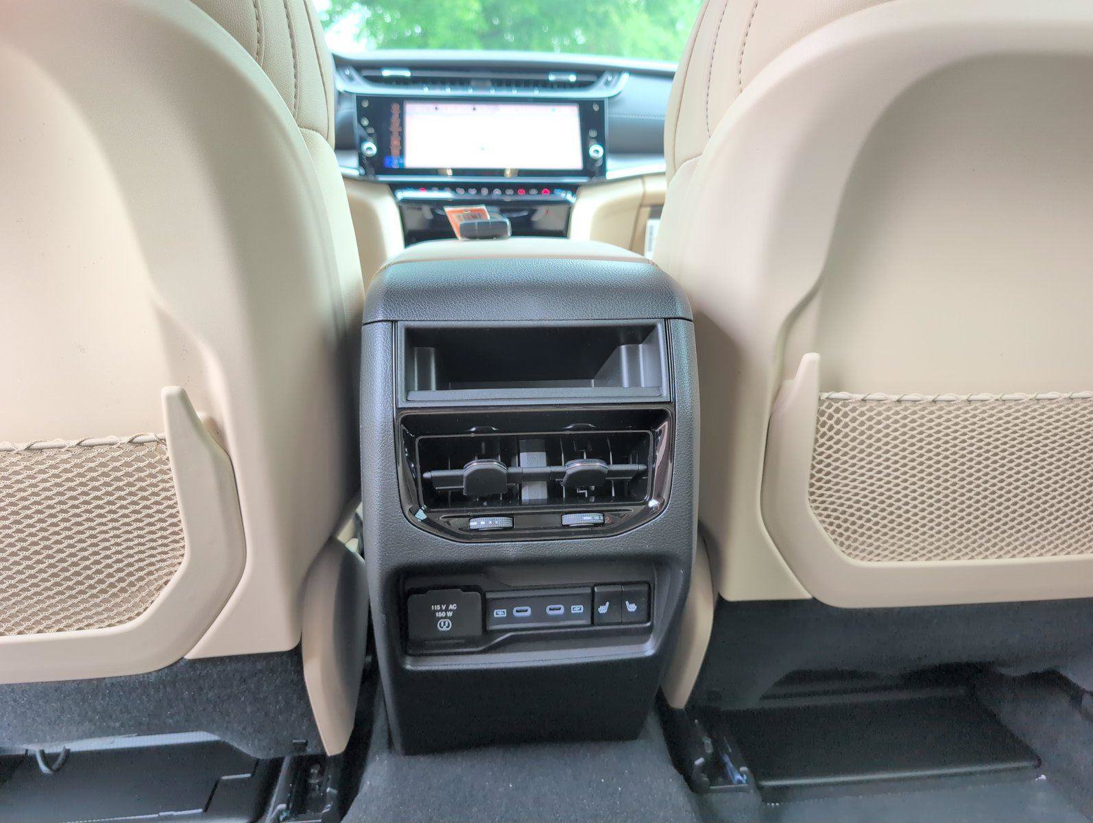 New 2026 Jeep Grand Cherokee Limited w/ Luxury Tech Group II RWD image 33
