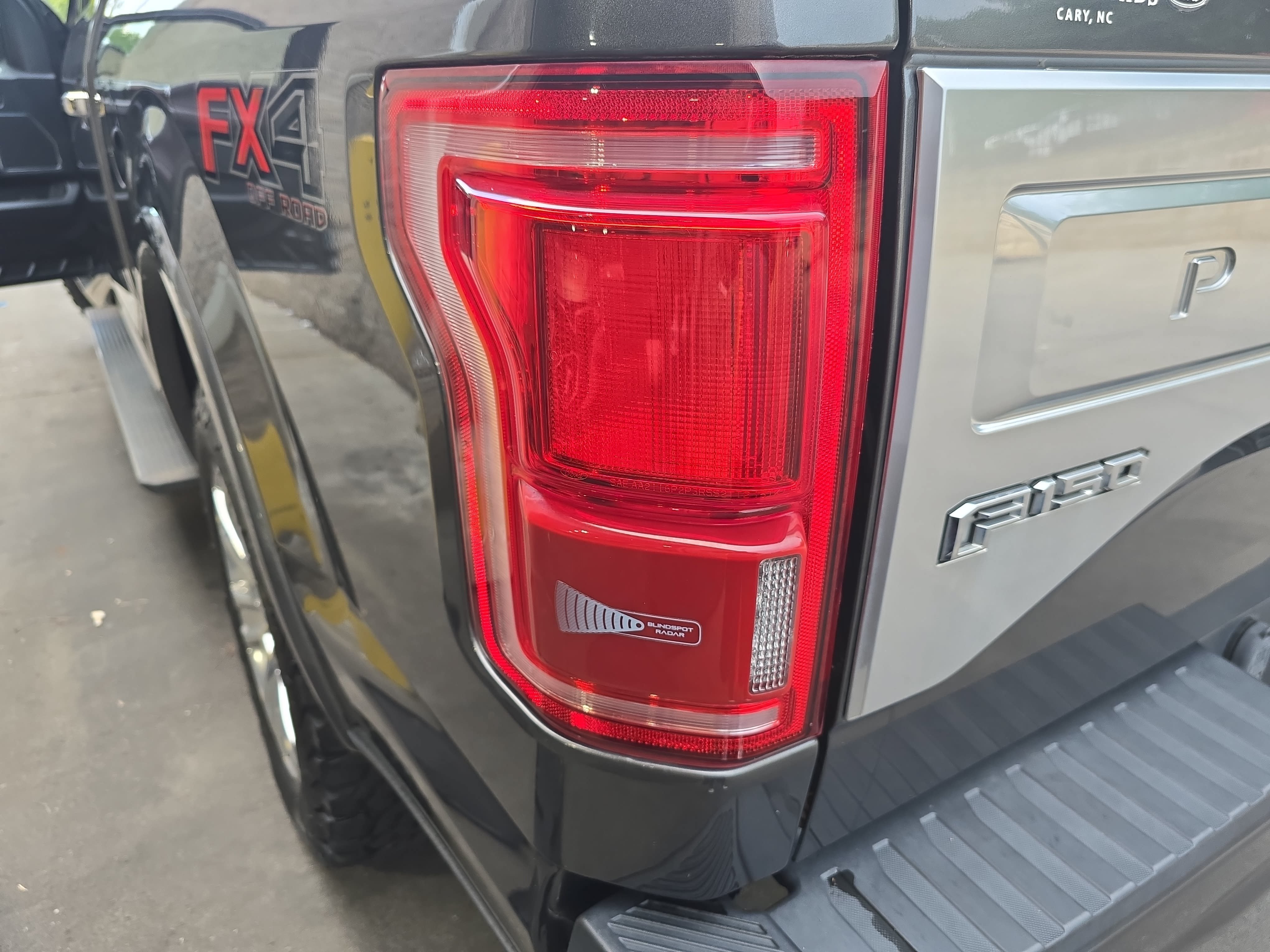 Used 2015 Ford F150 Platinum w/ Equipment Group 701A Luxury AWD/4WD image 33