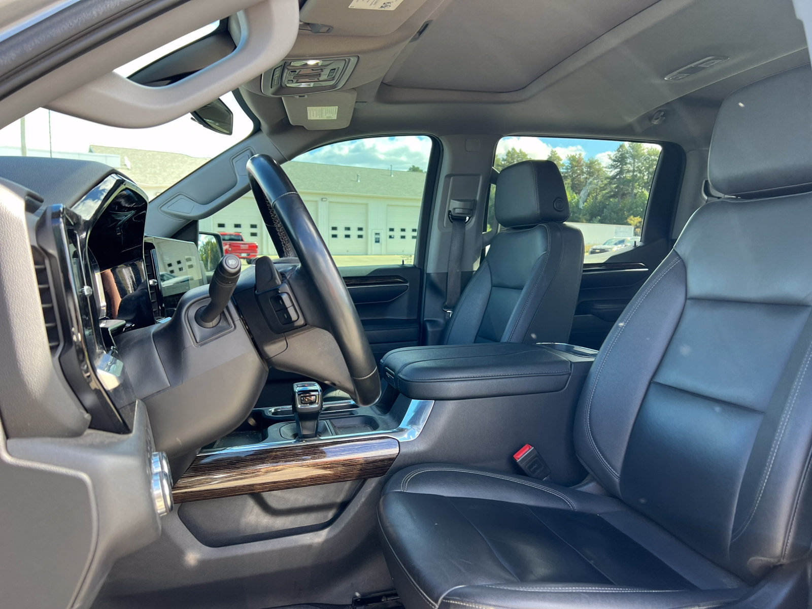 Used 2023 GMC Sierra 1500 Elevation w/ Elevation Premium Package AWD/4WD image 3