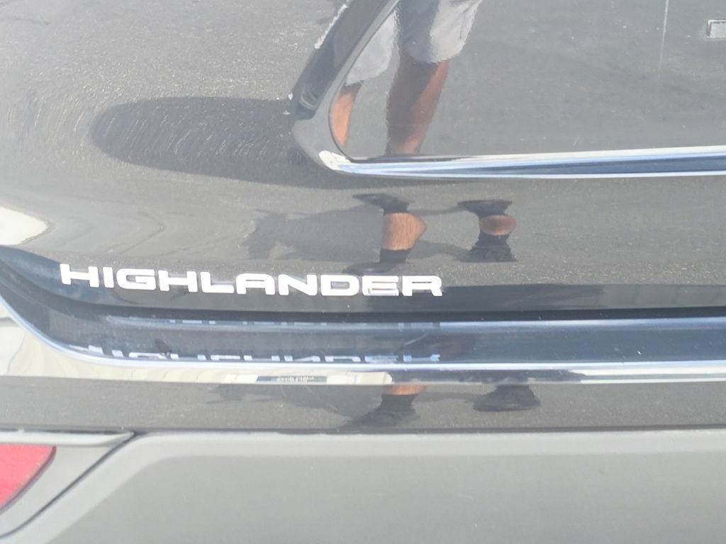 Used 2021 Toyota Highlander XLE AWD/4WD image 7