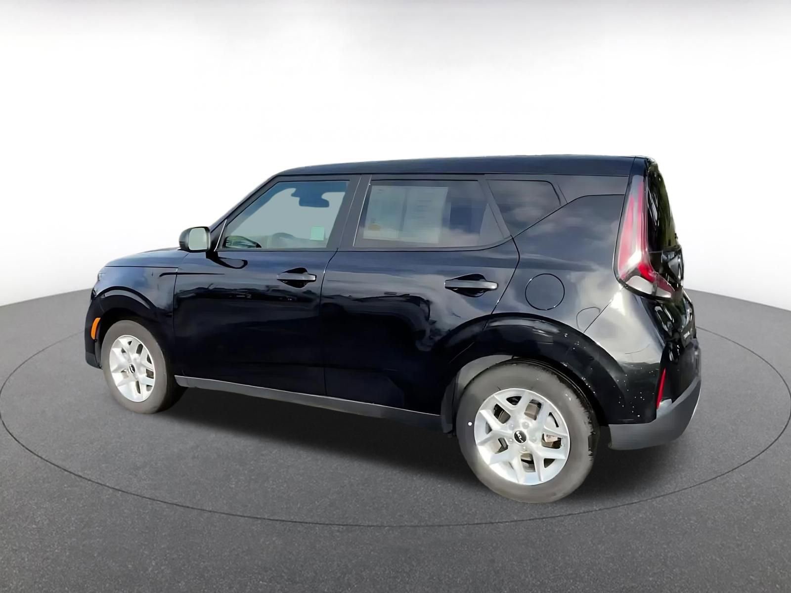 Used 2025 Kia Soul LX w/ LX Technology Package image 10