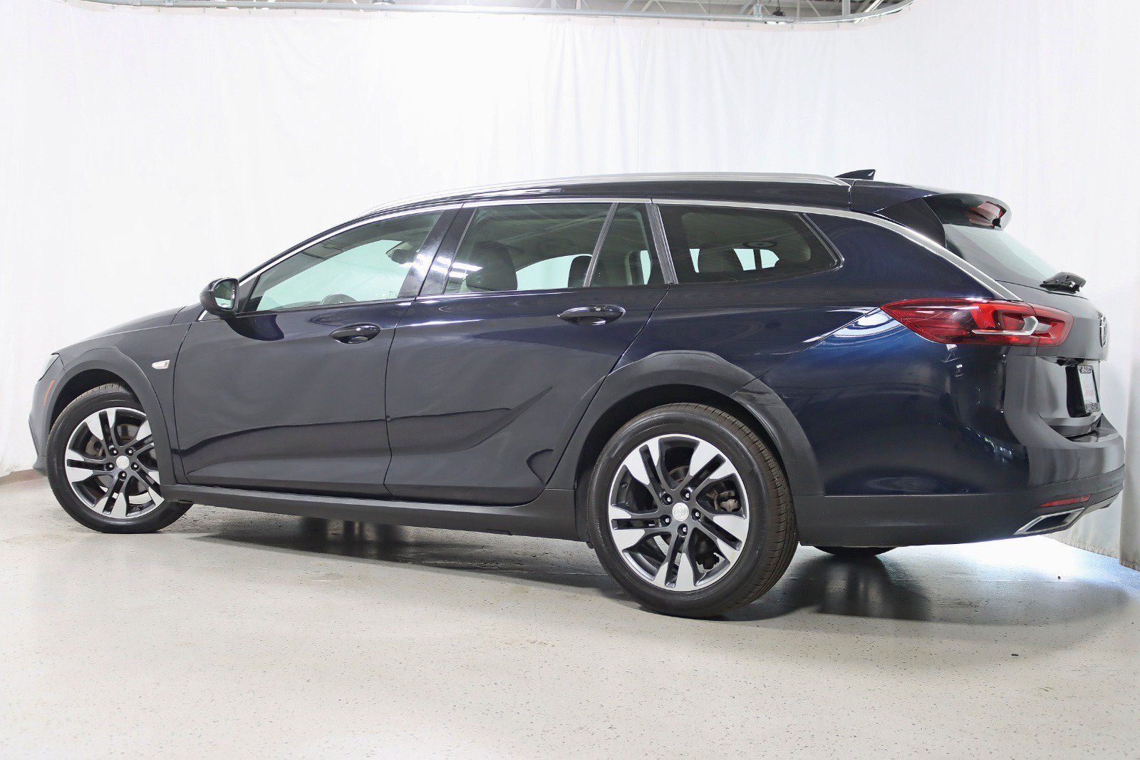 Used 2018 Buick Regal Preferred w/ Sights and Sounds Package AWD/4WD image 9
