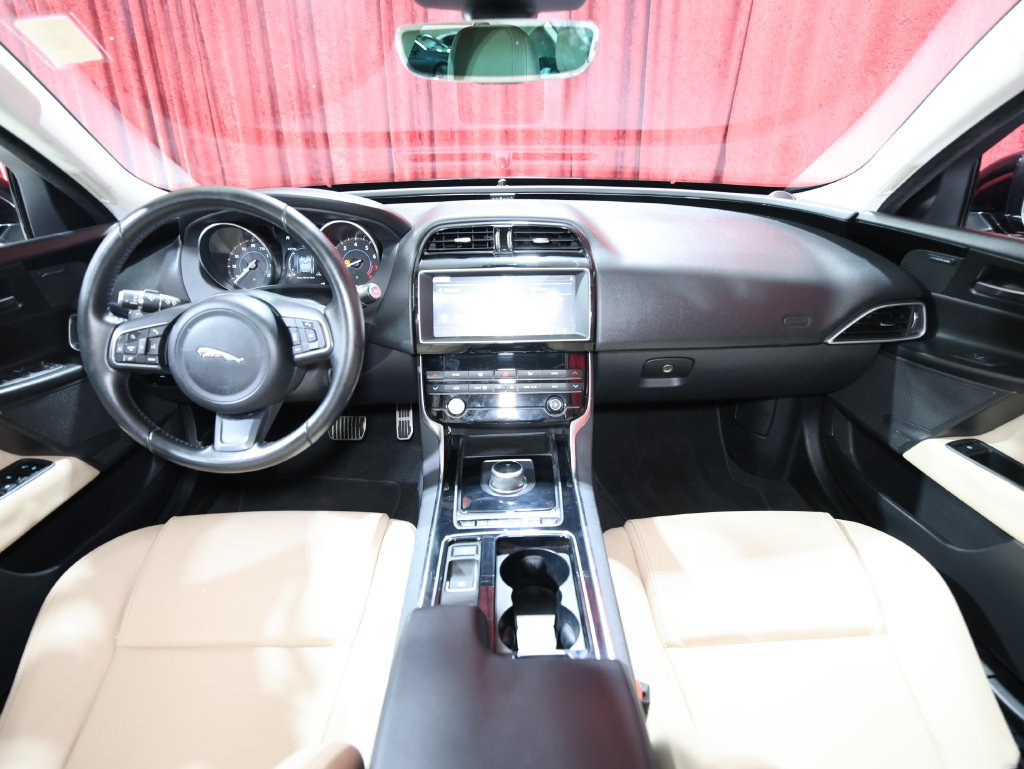 Used 2019 Jaguar XE Premium RWD image 14