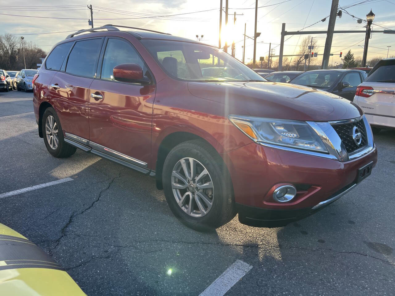 Used 2014 Nissan Pathfinder SL w/ SL Premium Package FWD image 3