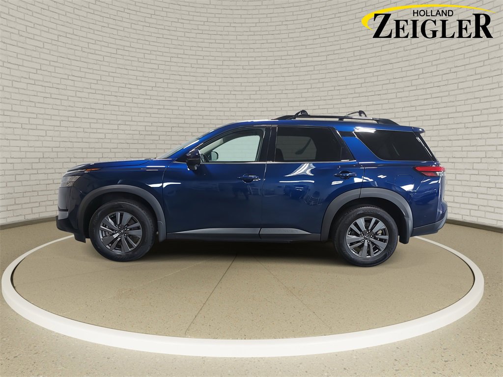 Used 2024 Nissan Pathfinder SV w/ SV Premium Package image 8