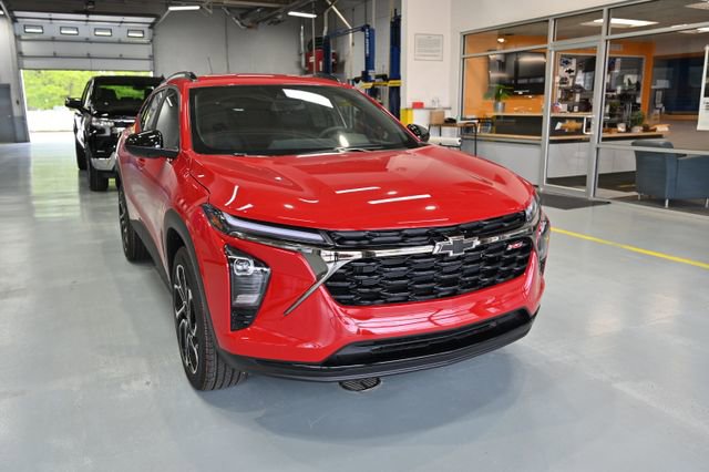 New 2026 Chevrolet Trax RS w/ Driver Confidence Package FWD image 3