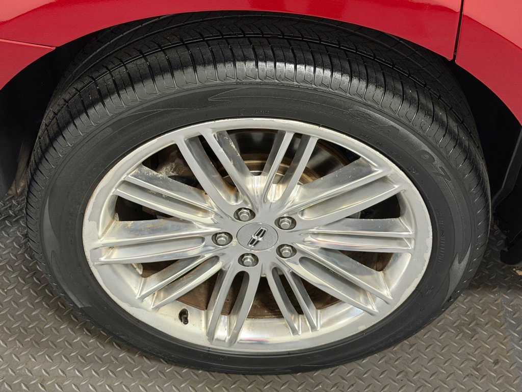 Used 2013 Lincoln MKT AWD image 21
