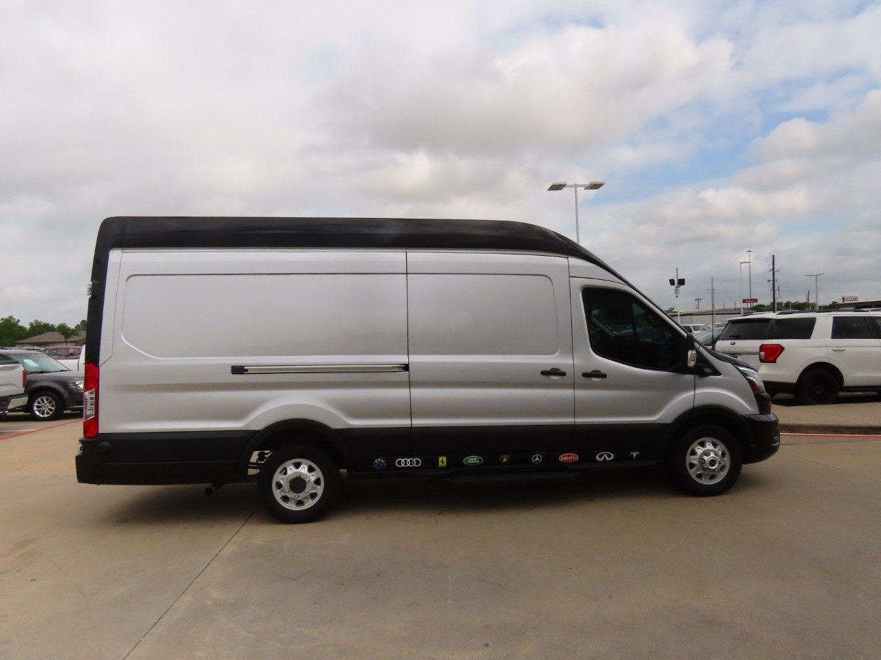 Used 2023 Ford Transit 250 148 High Roof Extended AWD w/ Exterior Upgrade Package image 10