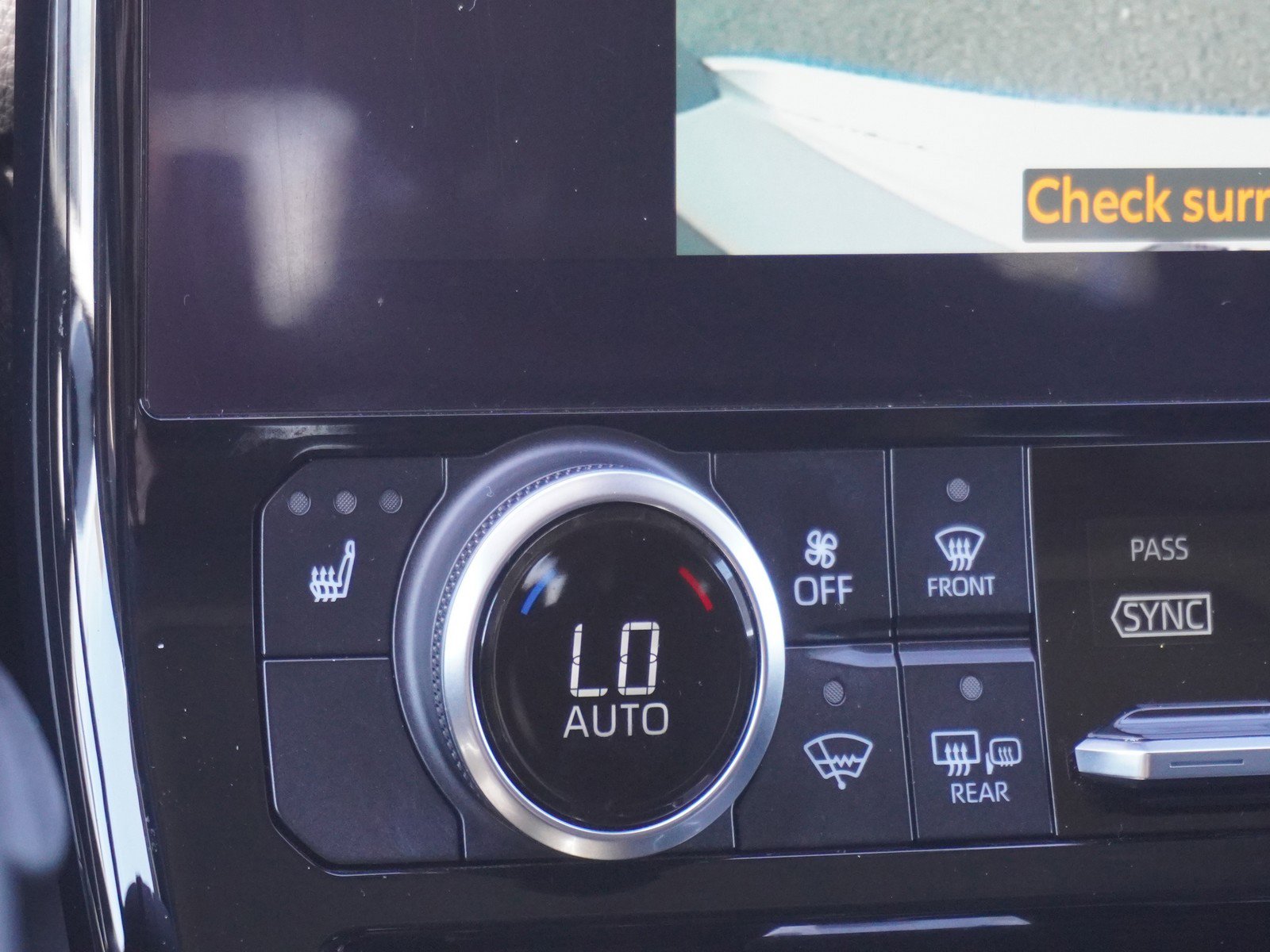 Used 2023 Toyota Highlander XLE image 28