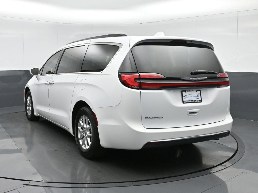 Used 2022 Chrysler Pacifica Touring-L image 5