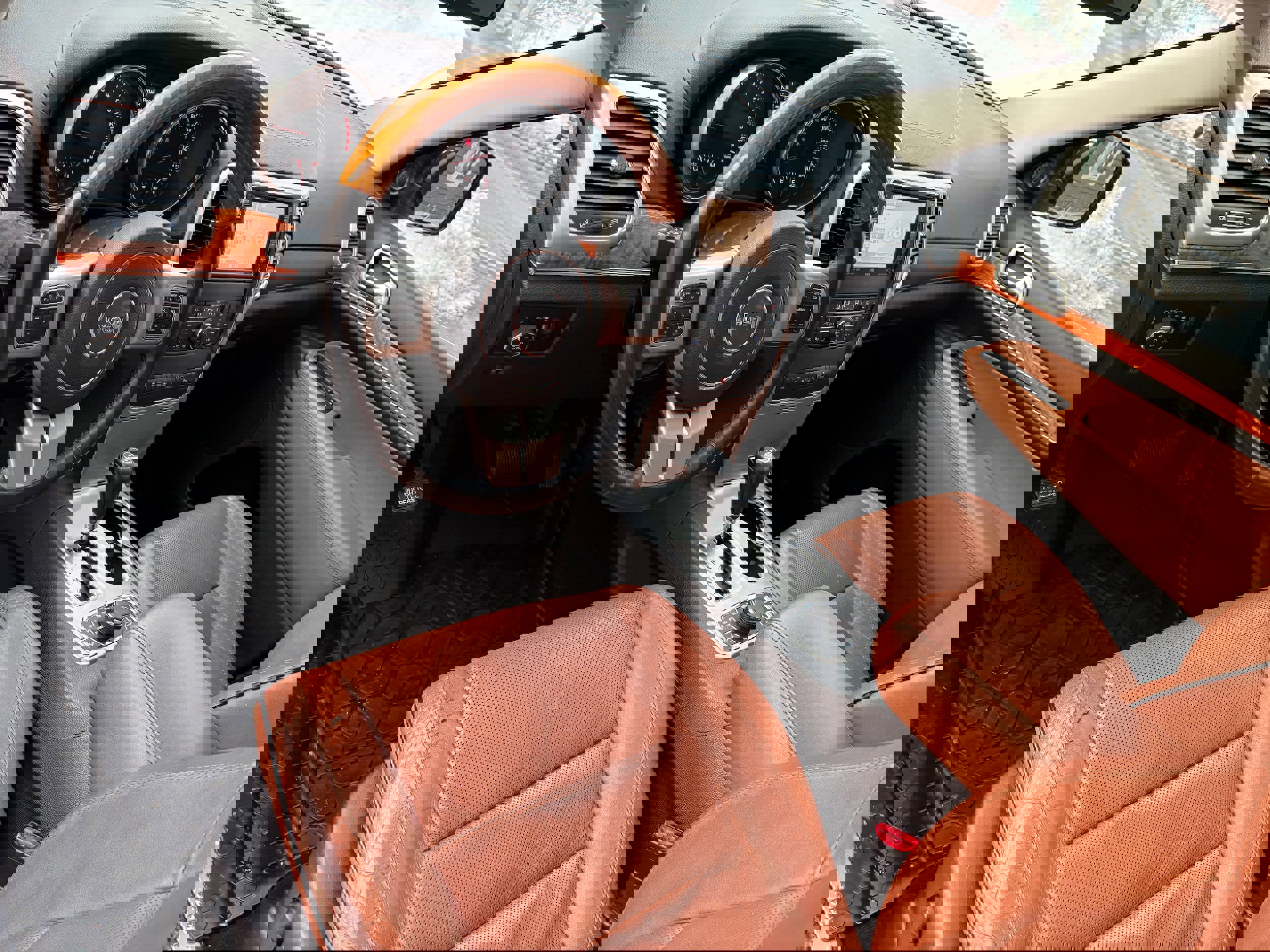 Used 2012 Jeep Grand Cherokee Overland image 10