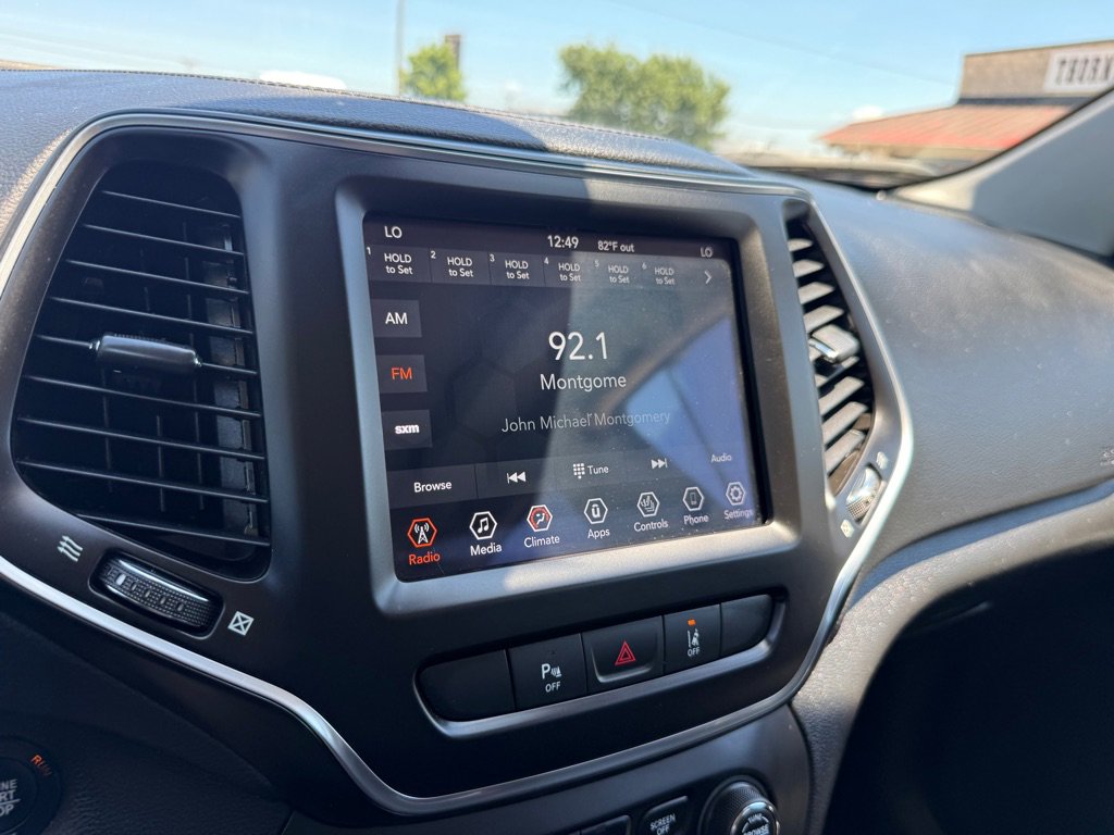 Used 2021 Jeep Cherokee Latitude Lux w/ Sun & Sound Group FWD image 33