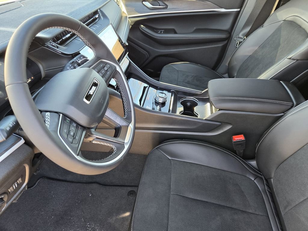 New 2026 Jeep Grand Cherokee Laredo image 7