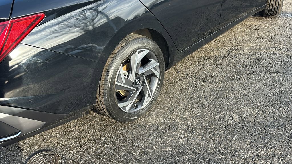 Used 2025 Hyundai Elantra Limited image 8