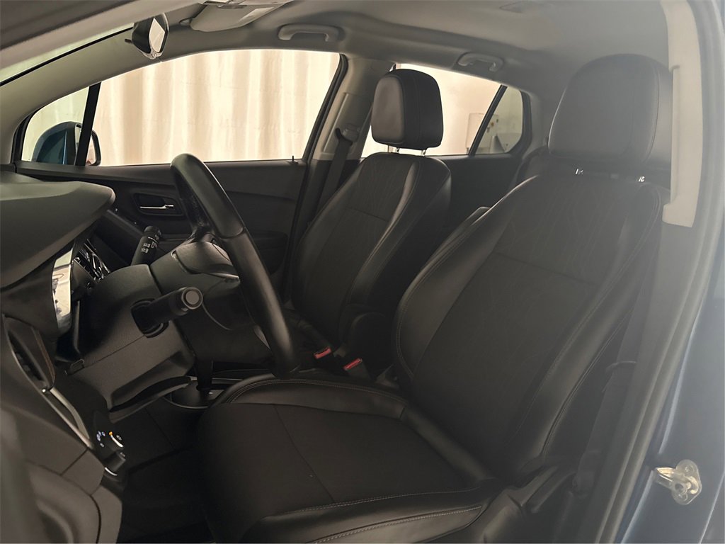 Used 2020 Chevrolet Trax LT w/ LT Convenience Package image 32