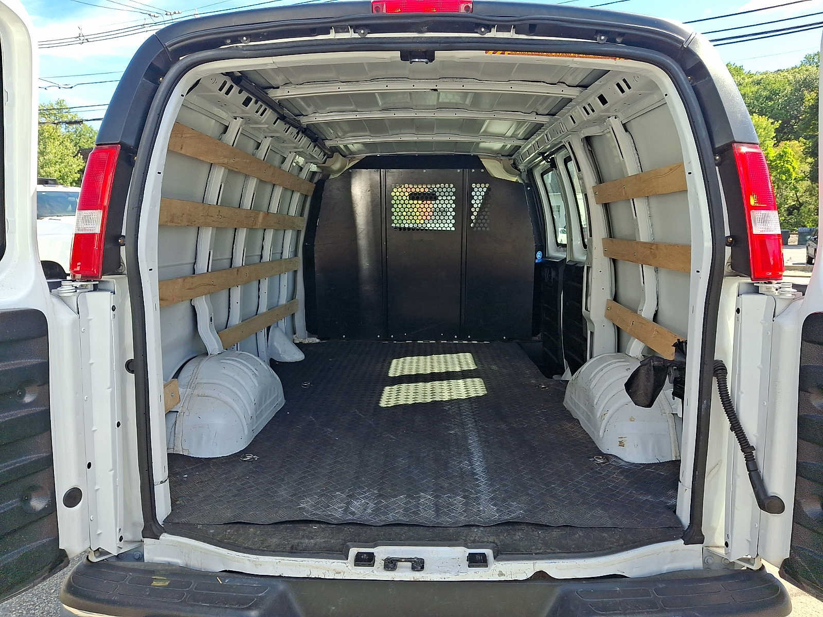 Used 2025 Chevrolet Express 2500 w/ Driver Convenience Package RWD image 28