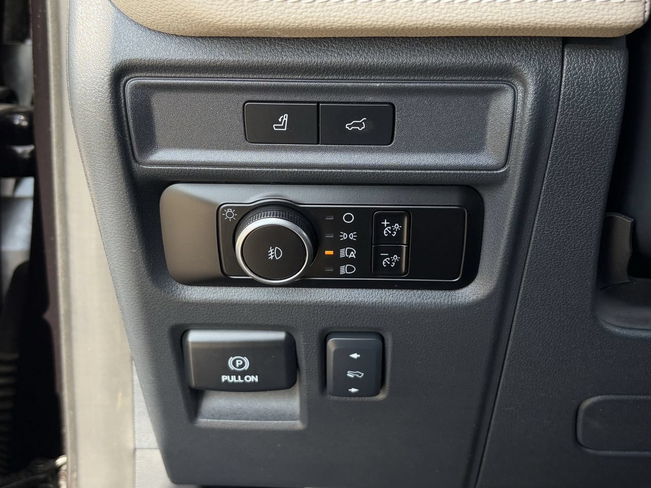 Certified 2024 Ford Expedition Limited RWD image 24