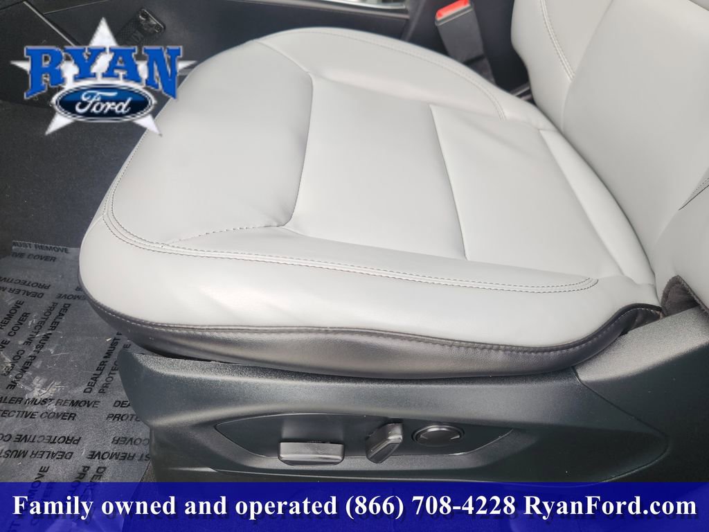 Used 2021 Ford Explorer XLT w/ Equipment Group 202A image 18