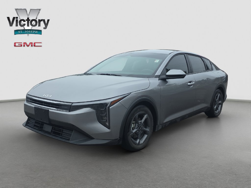 Used 2025 Kia K4 FWD image 3