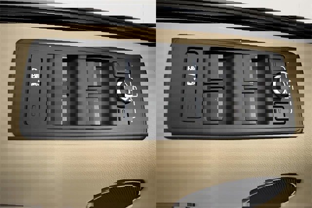 Used 2017 Land Rover Range Rover Sport HSE image 27