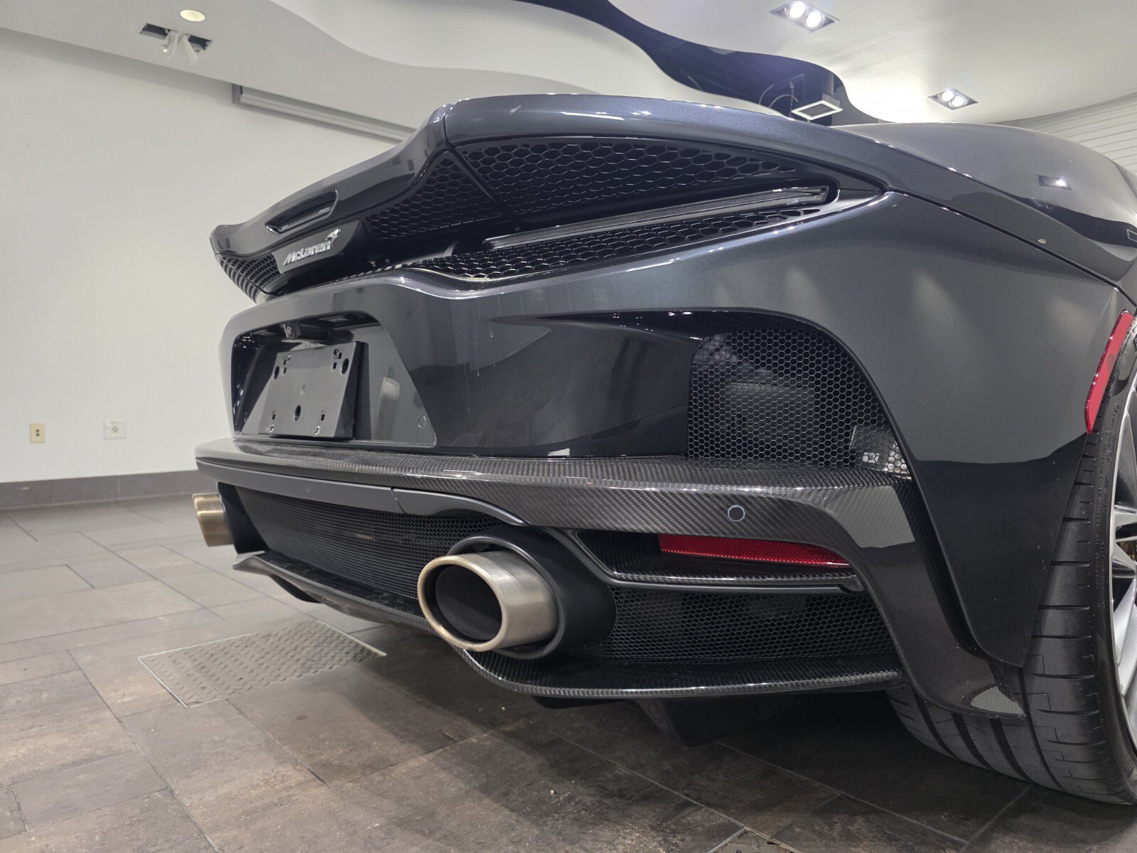 Used 2023 McLaren GT RWD image 23