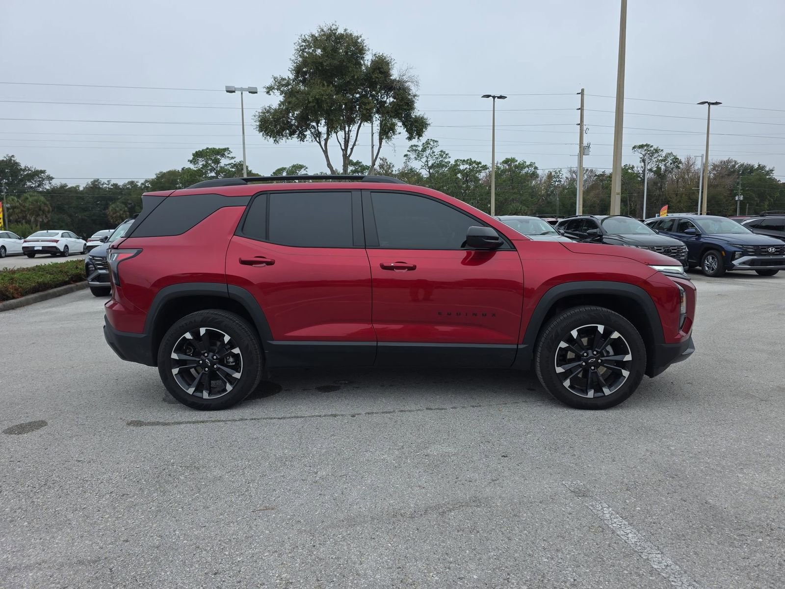 Used 2025 Chevrolet Equinox RS image 2